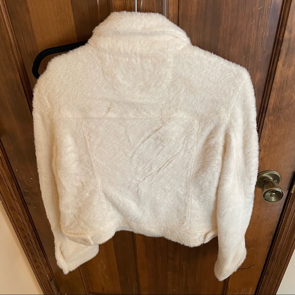 OPEN TO OFFERS NWT Banana Republic Faux Fur Jacket - Picture 3 of 6